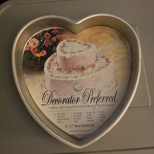 12" x 2" Heart Baking Pan